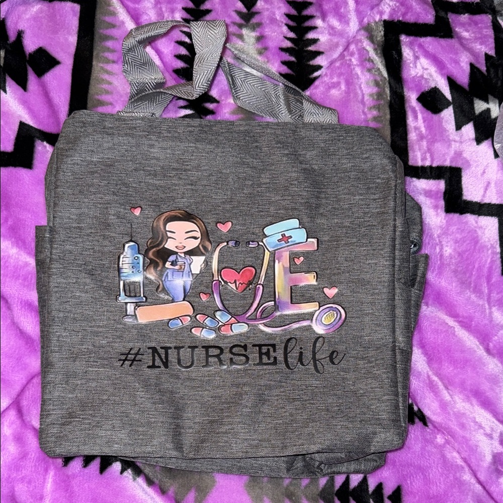 ⭐ 5 for $30 Mix & Match Items.. 
Chic Gray Nurse Life lunch Bag